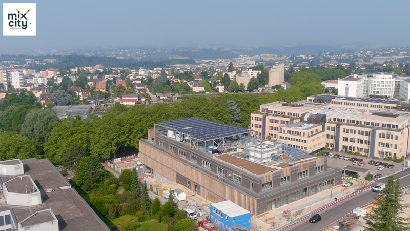 Toiture de MixCity à Renens accueillant la ferme urbaine de Légumes Perchés
