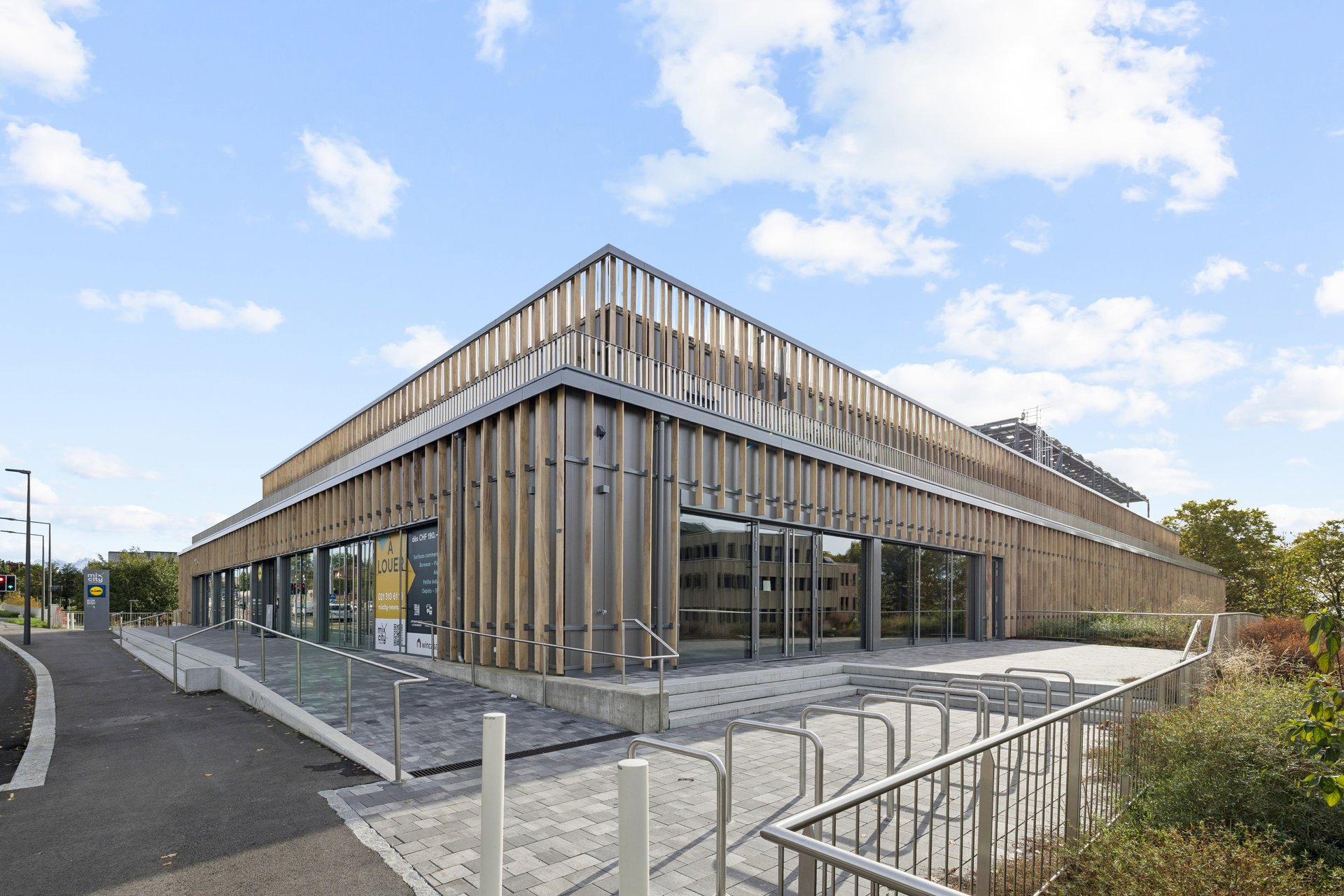 Façade en bois du bâtiment d'activités MixCity à Renens