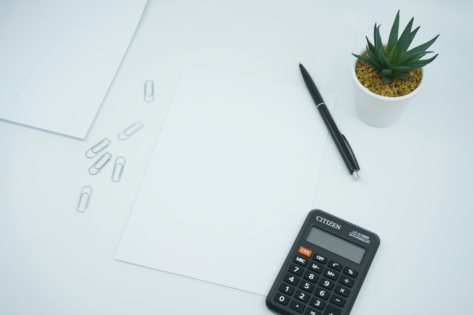 Calcul du loyer d’un local commercial avec une calculatrice